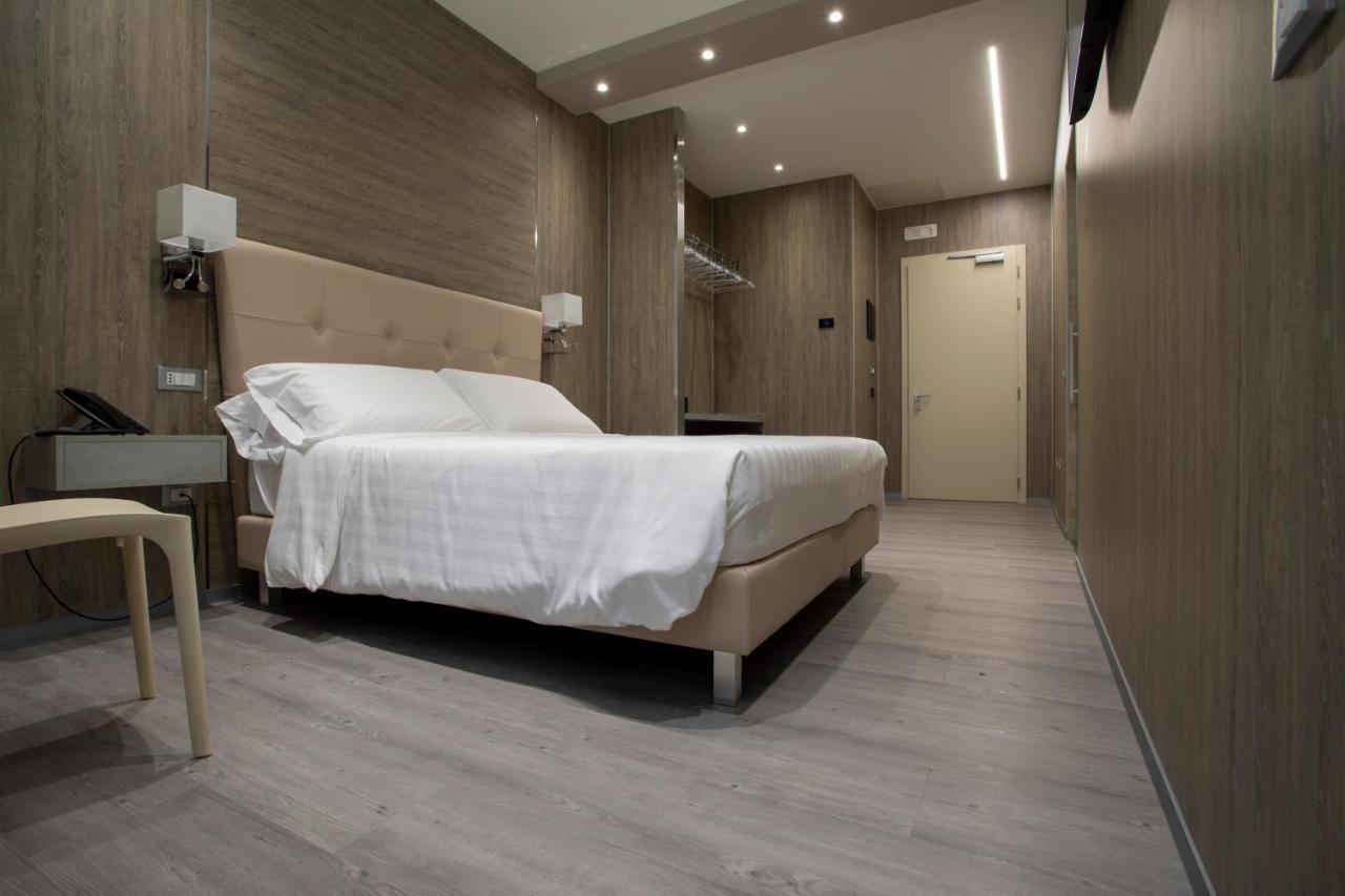 Hotel Tre Ville Parma Esterno foto