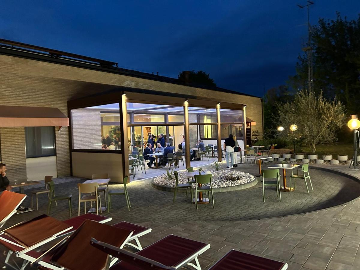 Hotel Tre Ville Parma Esterno foto
