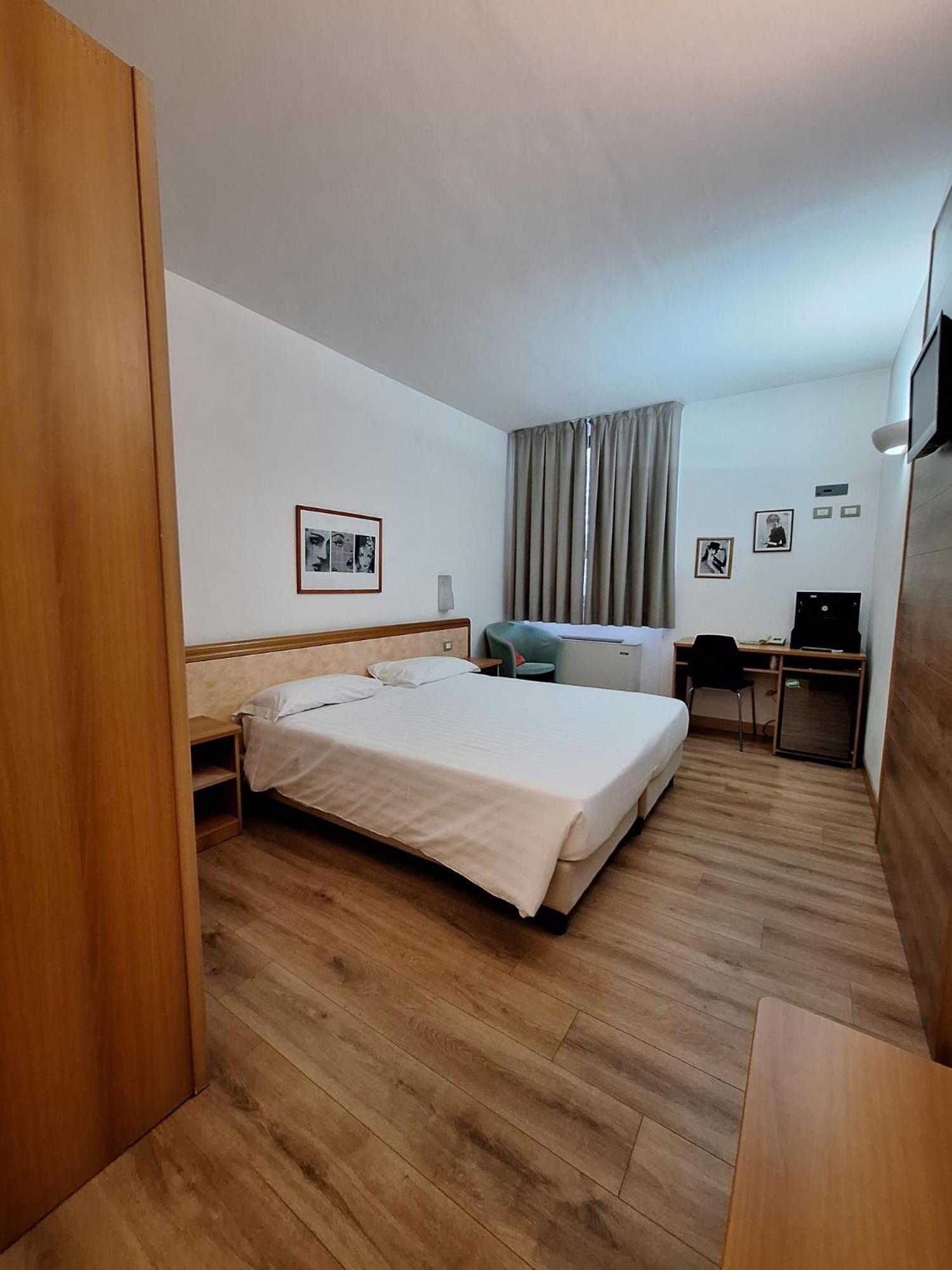 Hotel Tre Ville Parma Esterno foto