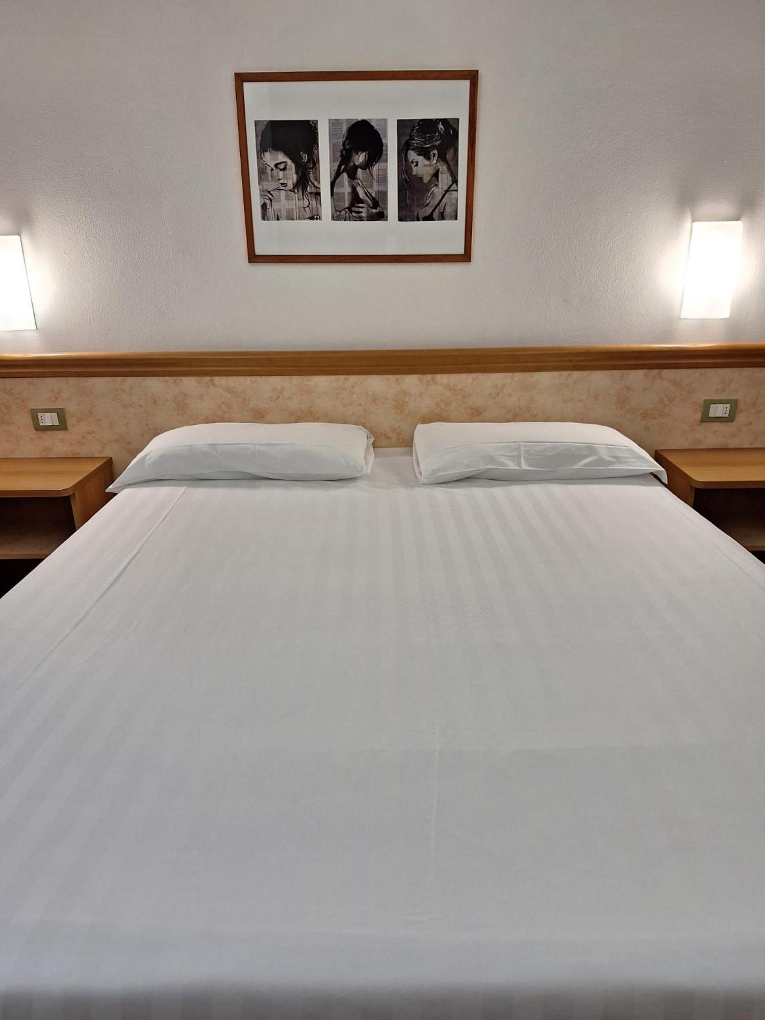 Hotel Tre Ville Parma Esterno foto
