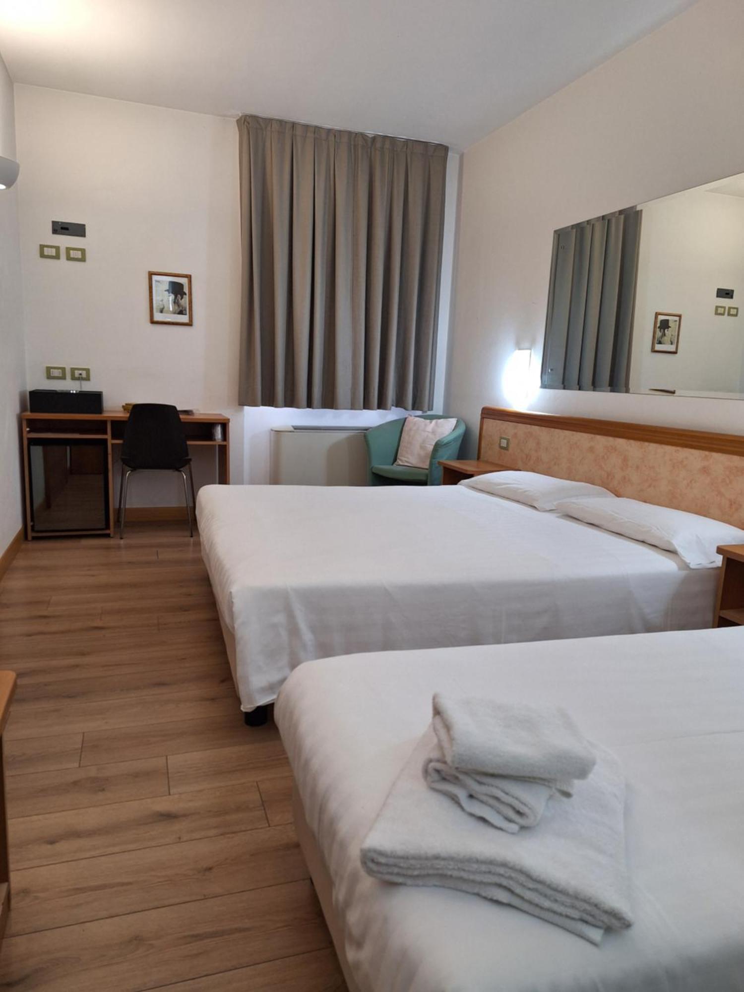 Hotel Tre Ville Parma Esterno foto