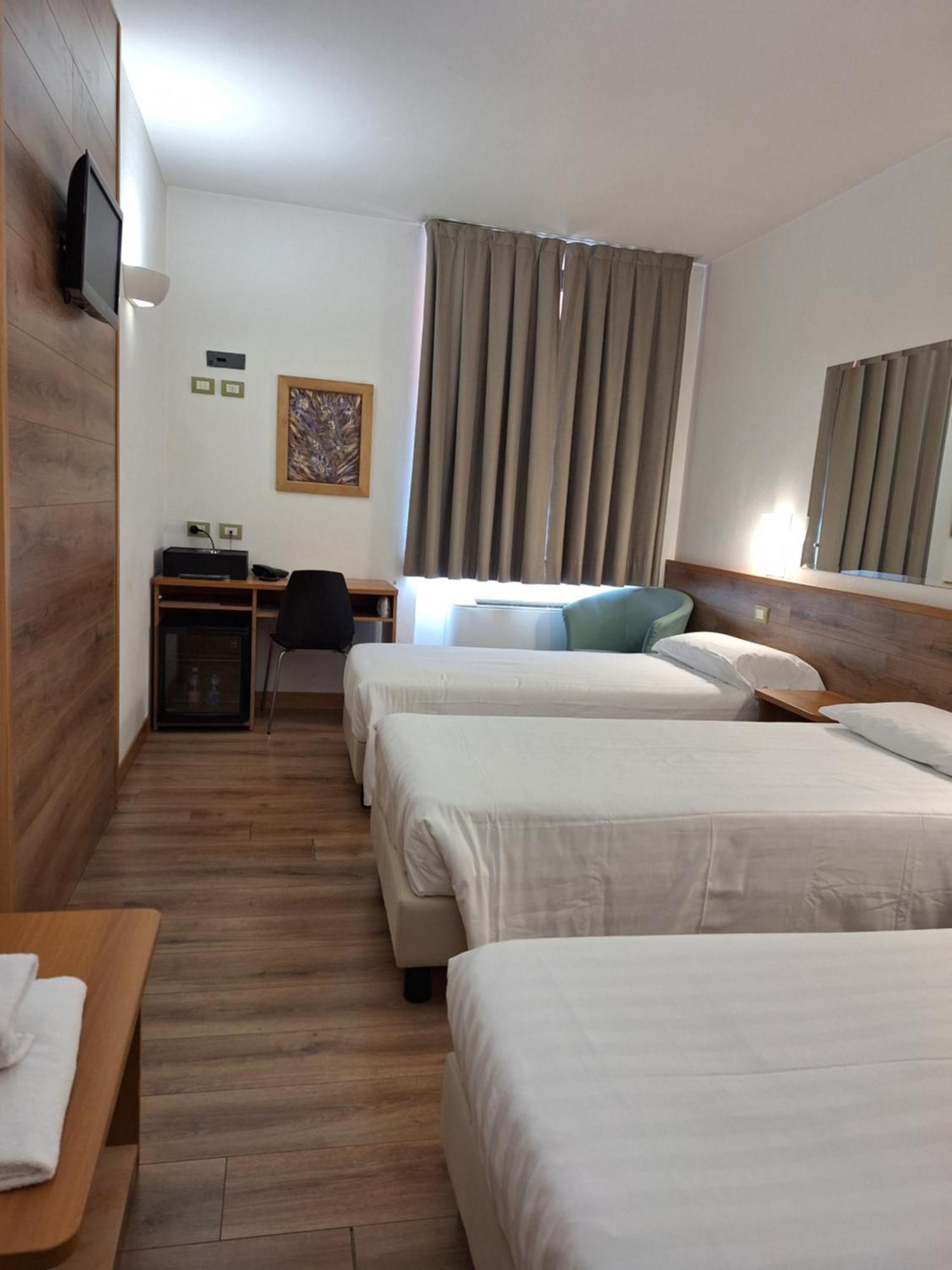 Hotel Tre Ville Parma Esterno foto