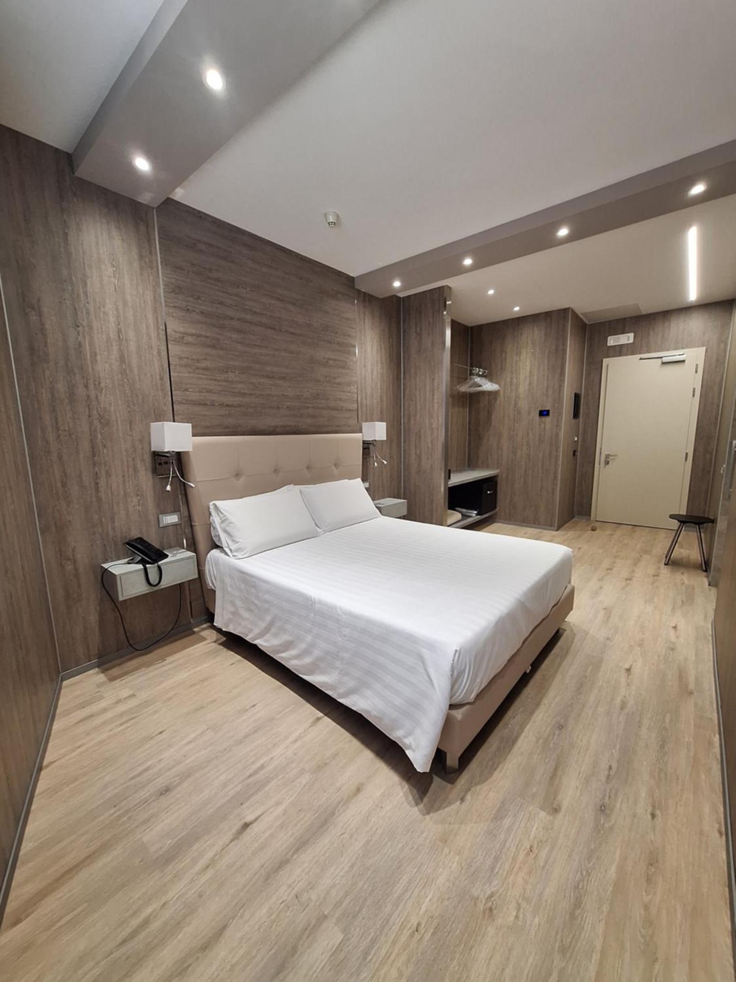 Hotel Tre Ville Parma Esterno foto